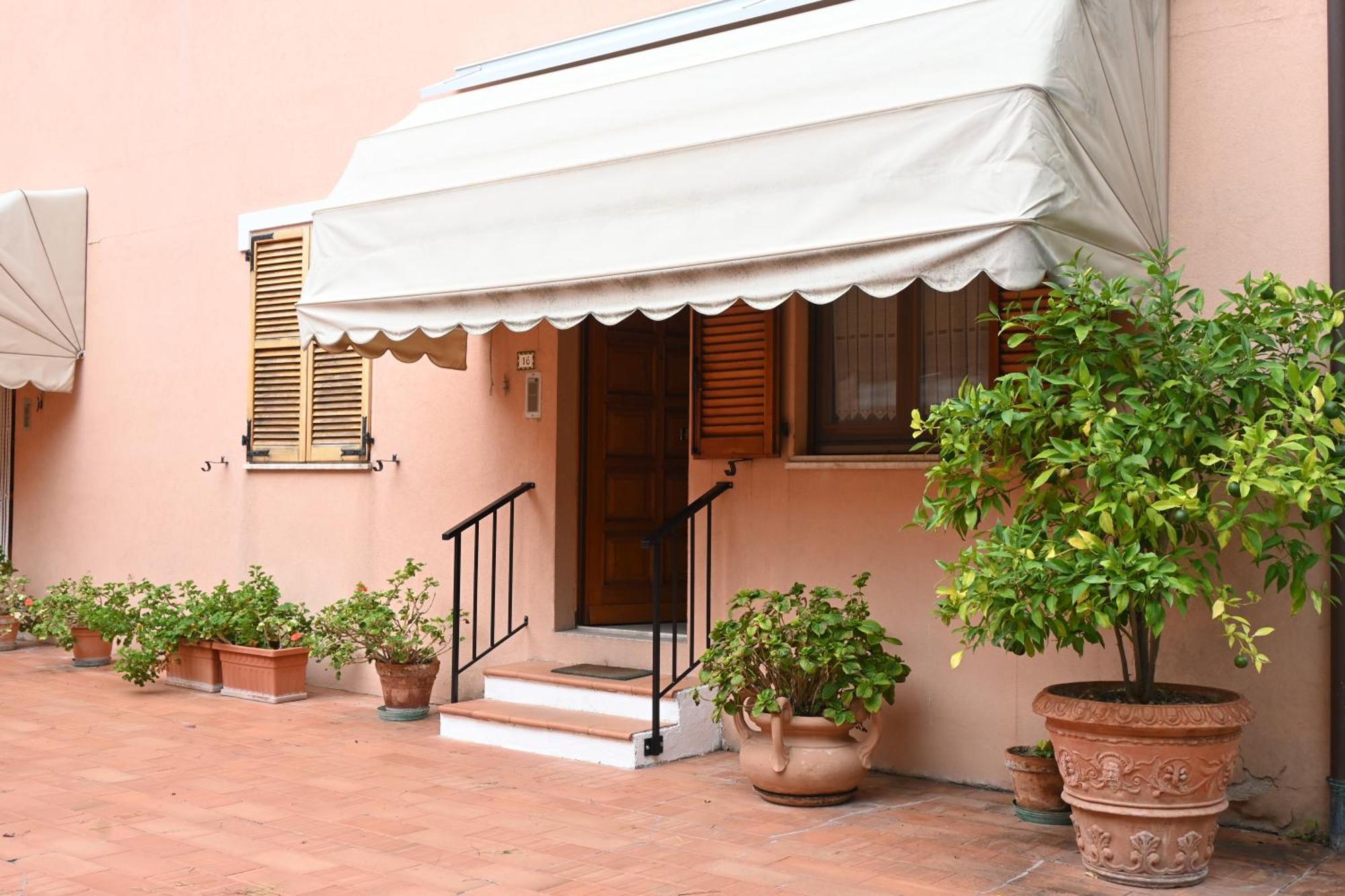 N080 - Numana, Bilocale Con Terrazzo In Centro Apartment Sirolo Exterior photo