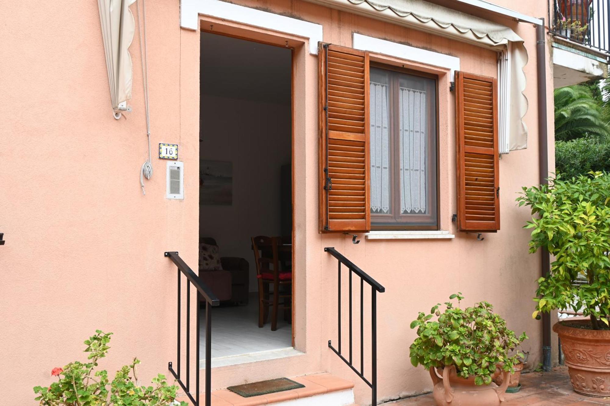 N080 - Numana, Bilocale Con Terrazzo In Centro Apartment Sirolo Exterior photo